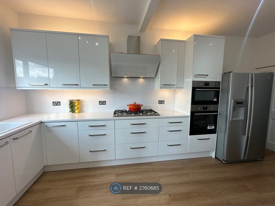 Property photo 1 of 35 Fully Fitted Kitchen
