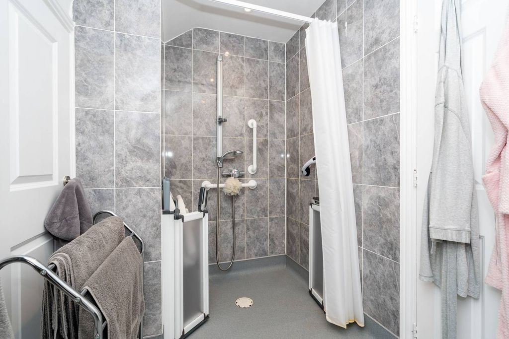 Property photo 2 of 30