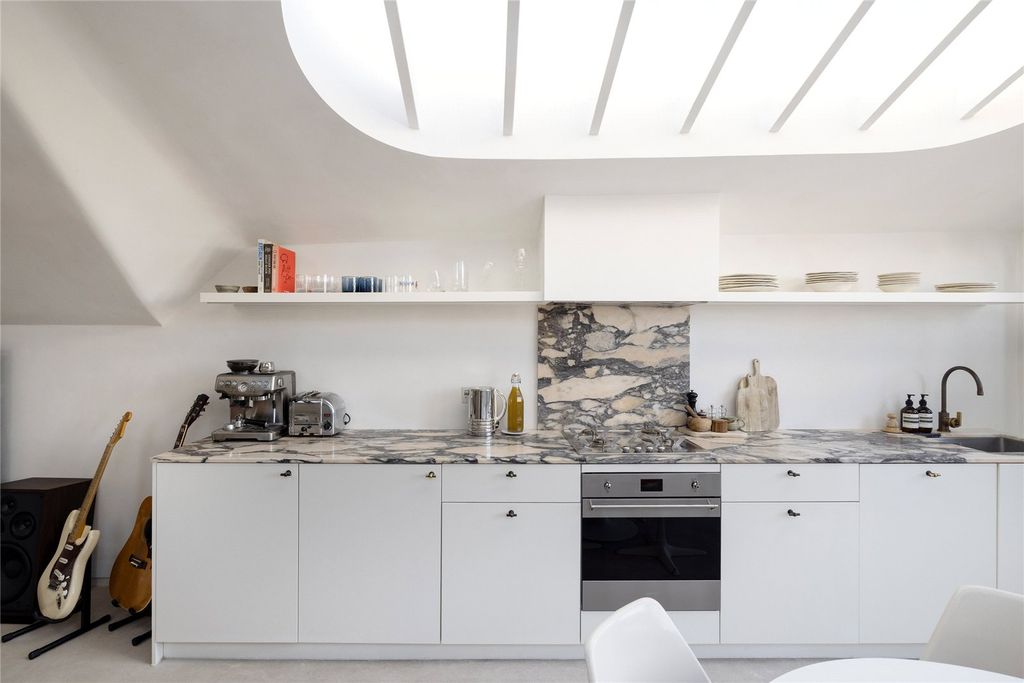 Property photo 2 of 17 Picture No. 25