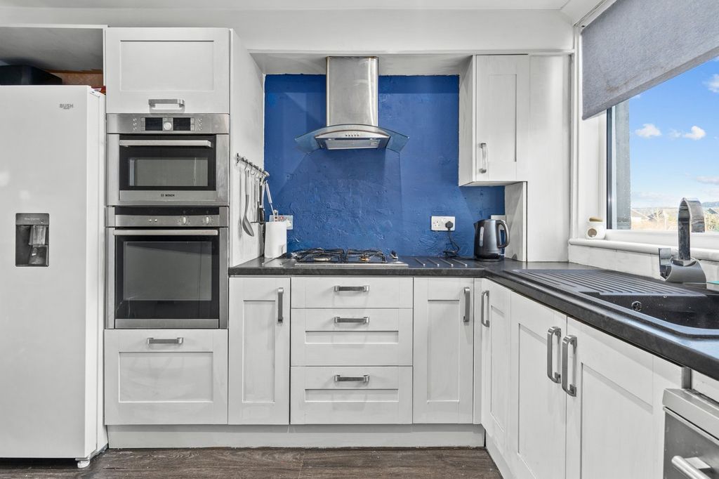 Property photo 3 of 26