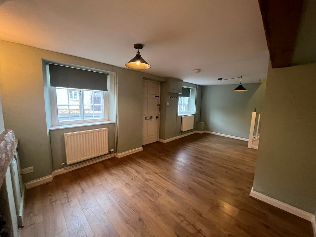 Property photo 3 of 21 Living Room