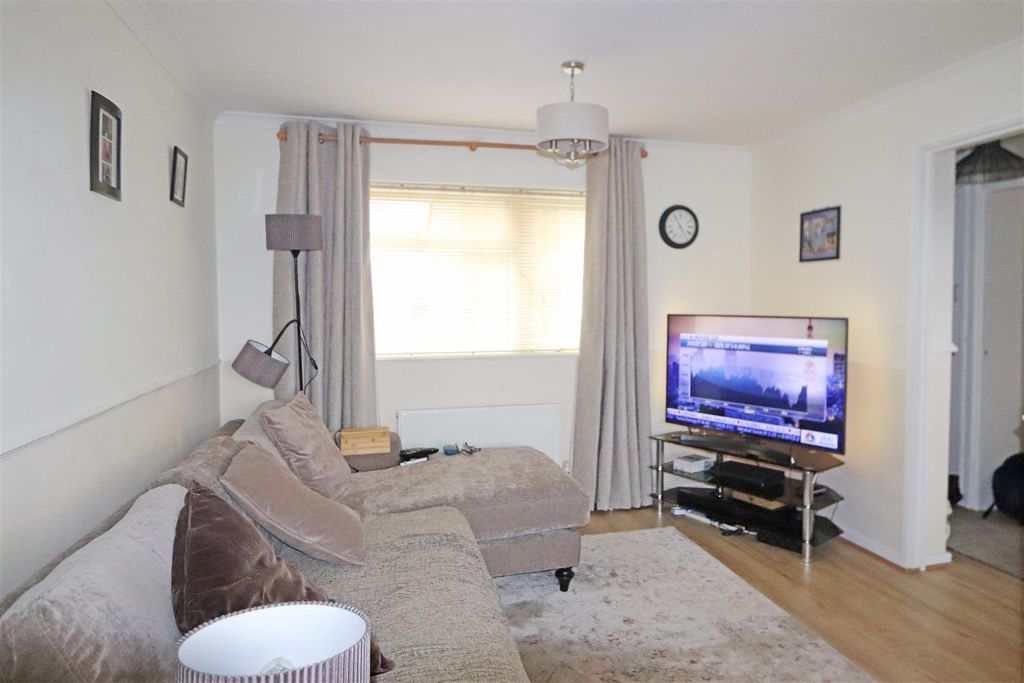 Property photo 2 of 8