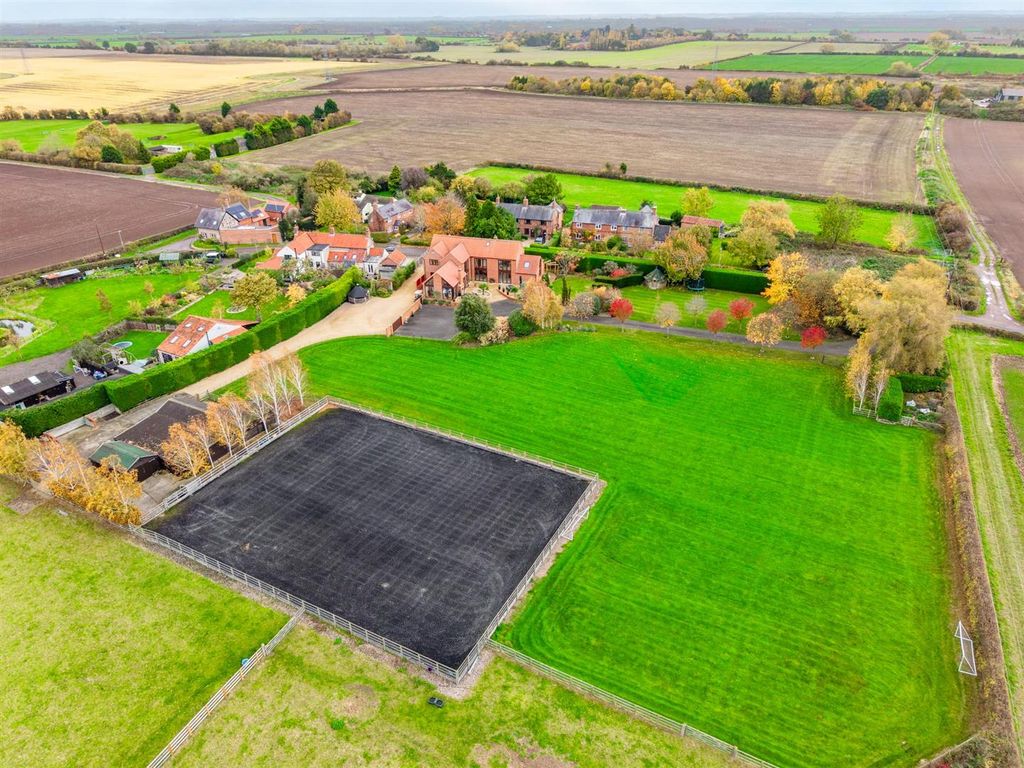 Property photo 1 of 35 Blackford House-05.Jpg