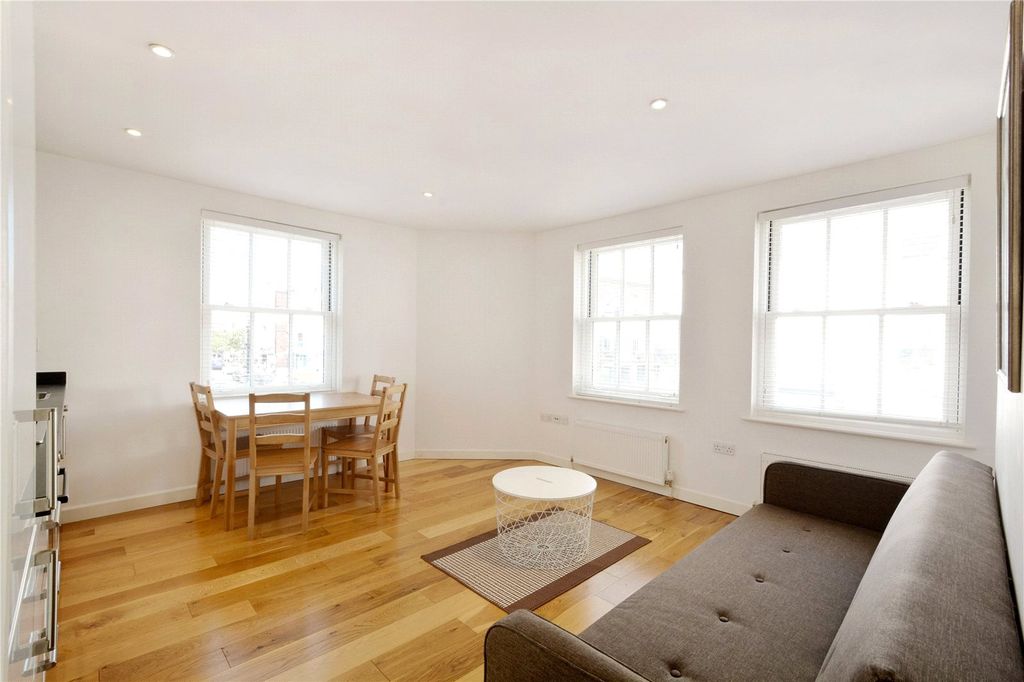 Property photo 1 of 8 Reception/Kitchen