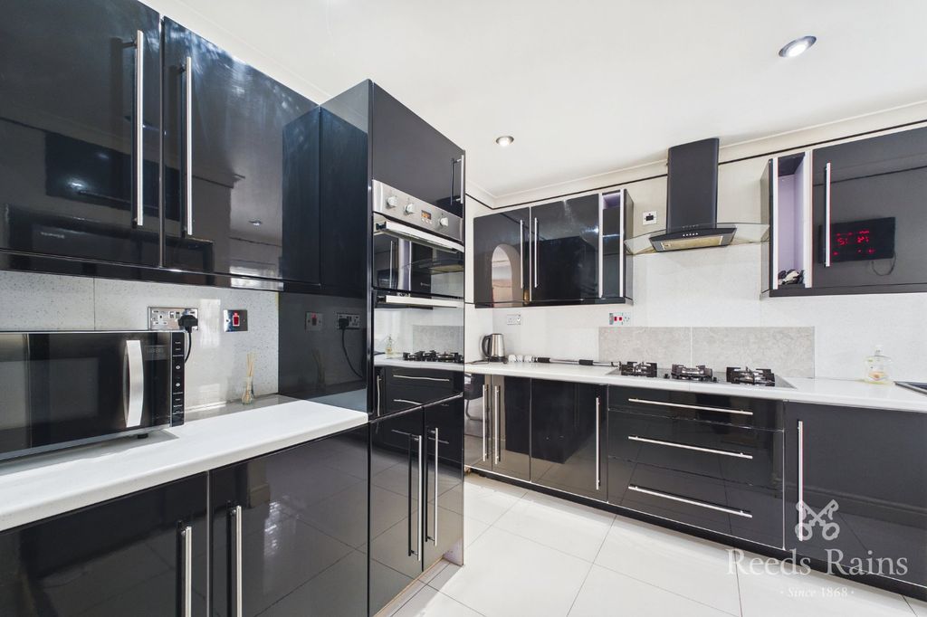 Property photo 2 of 12 Picture No. 07