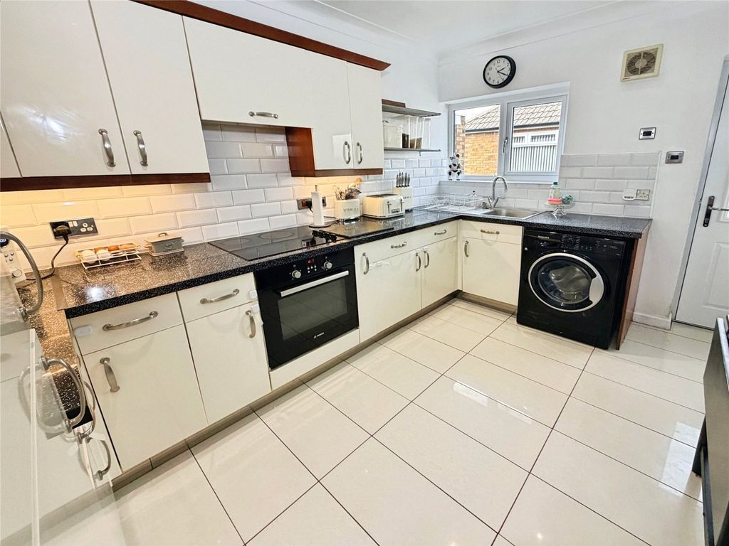 Property photo 2 of 28 Kitchen