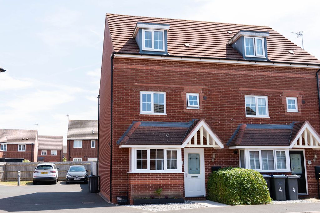 Property photo 1 of 32