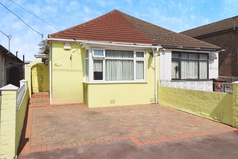 Property photo 2 of 19 Aldborough Road