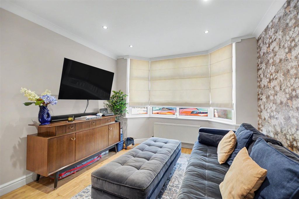 Property photo 3 of 28 Lounge_2.Jpeg