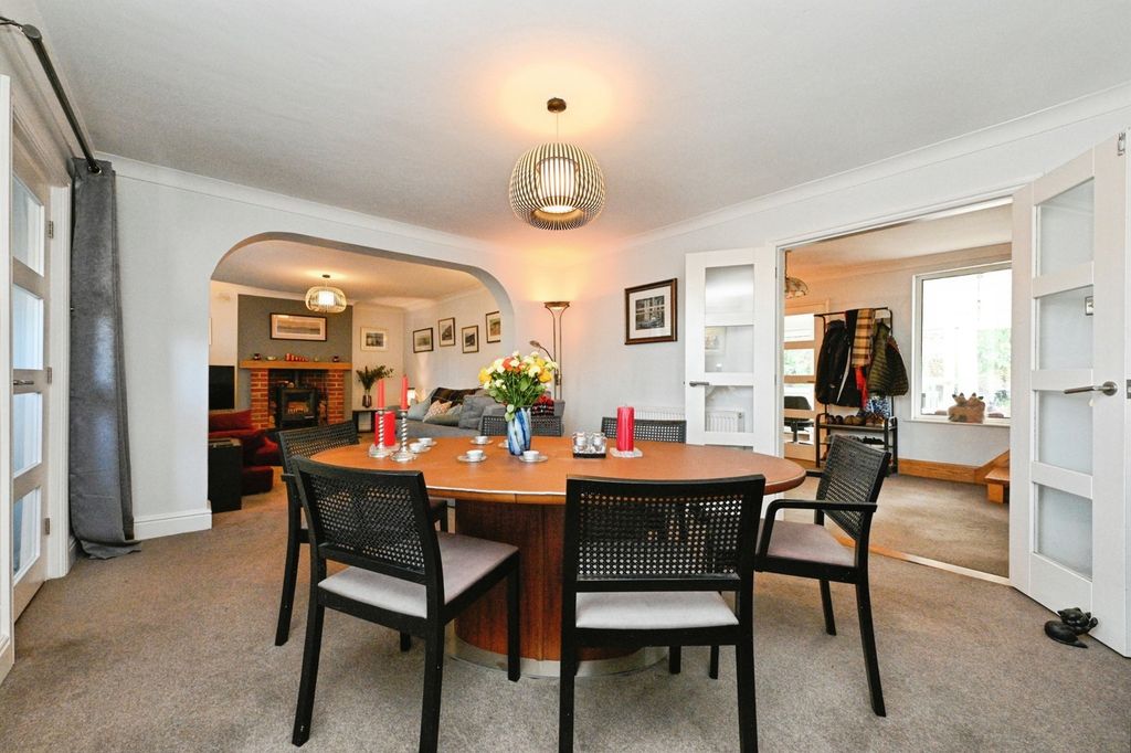 Property photo 3 of 17 Photo