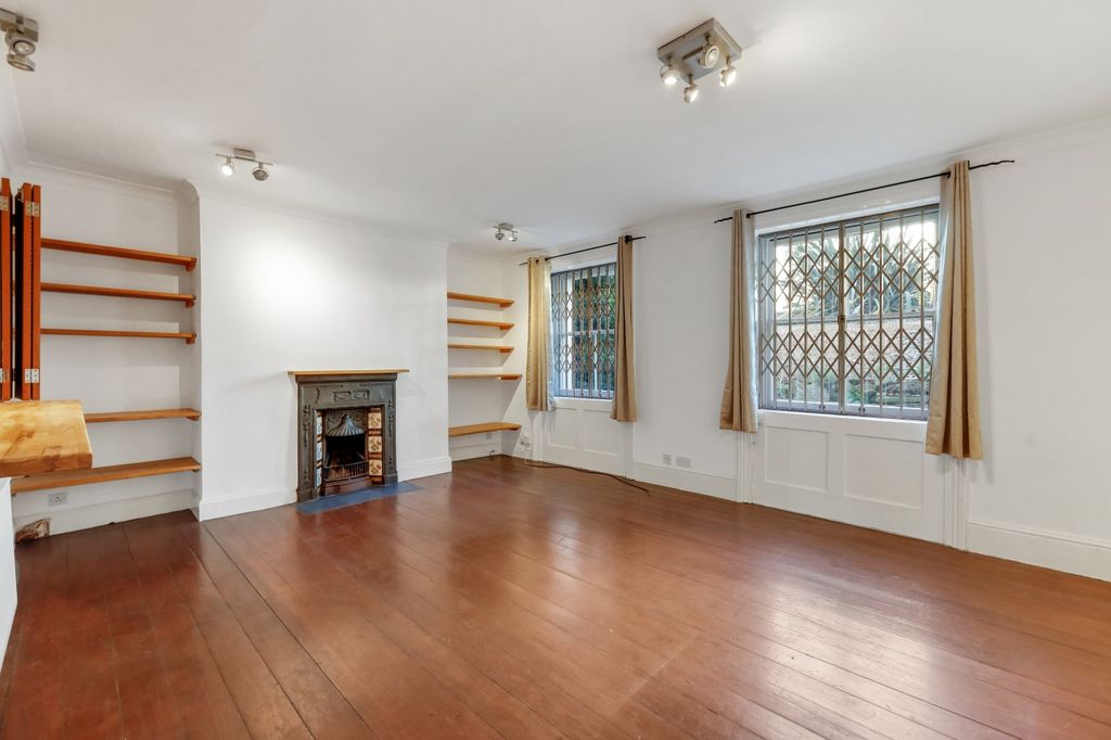 Property photo 2 of 12