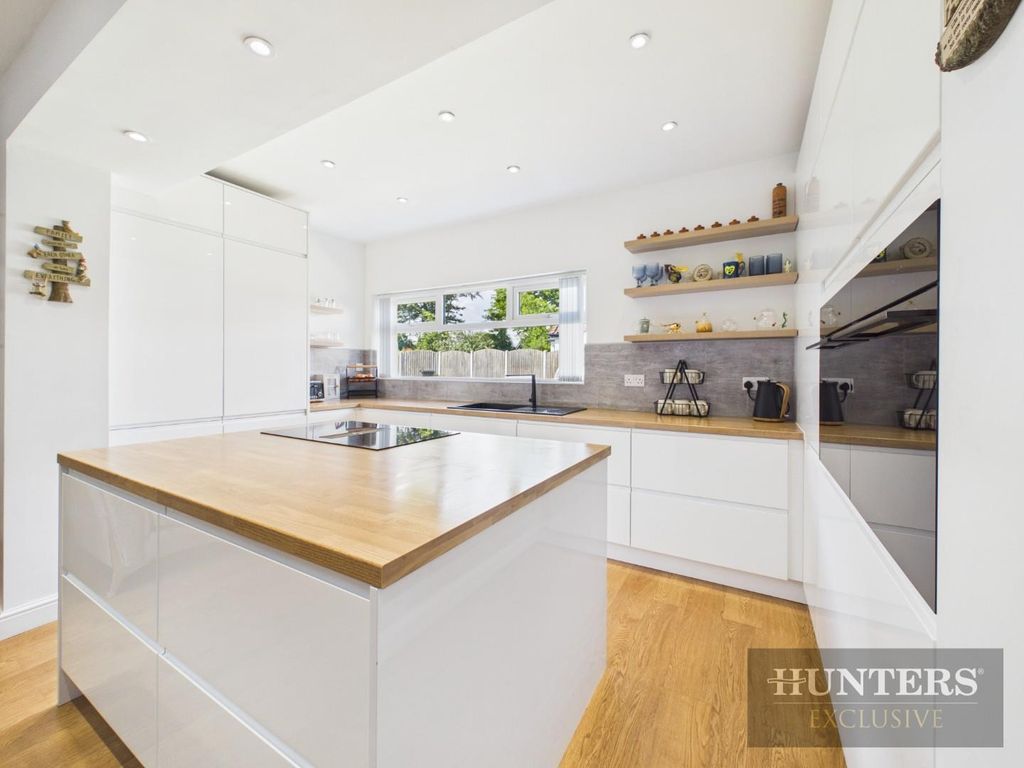 Property photo 3 of 34 Kitchen