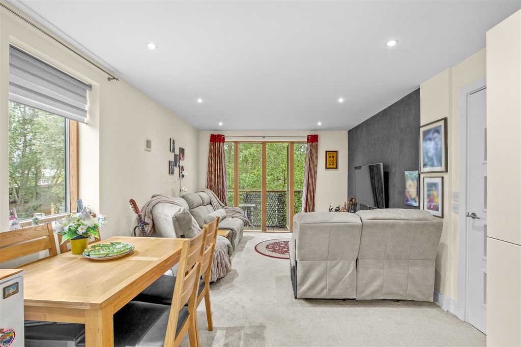 Property photo 2 of 11 Living Room