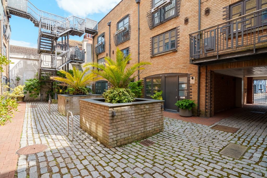 Property photo 1 of 14 3905770