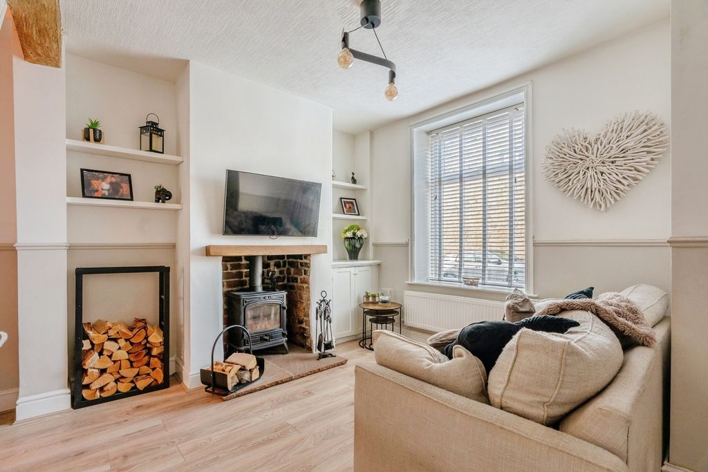 Property photo 2 of 17 Pbox-Img.Jpg