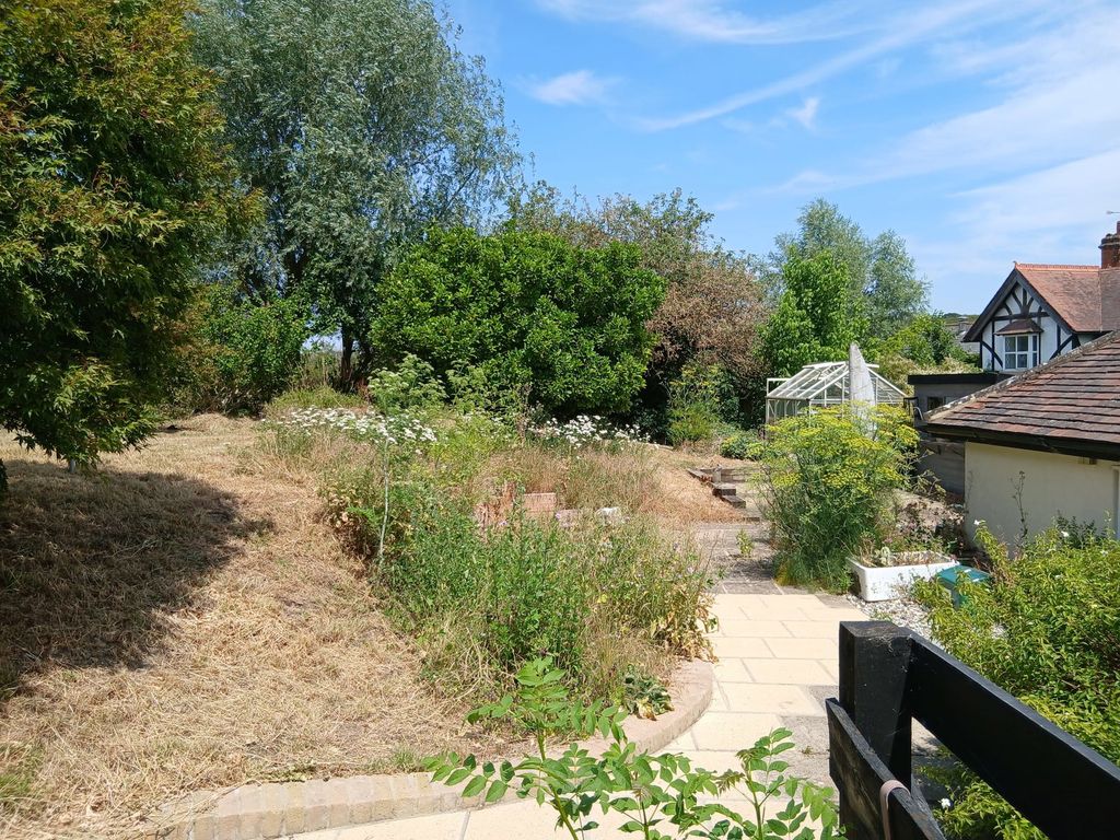 Property photo 2 of 39