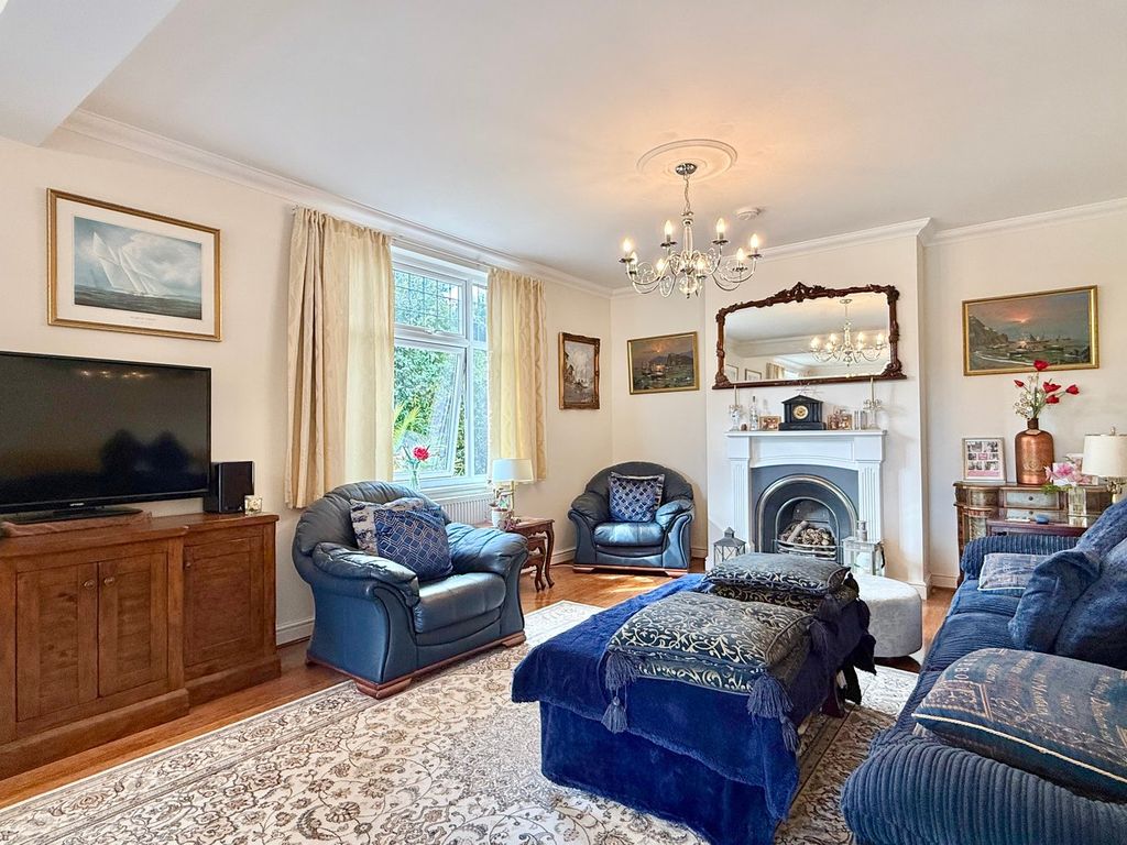 Property photo 3 of 34