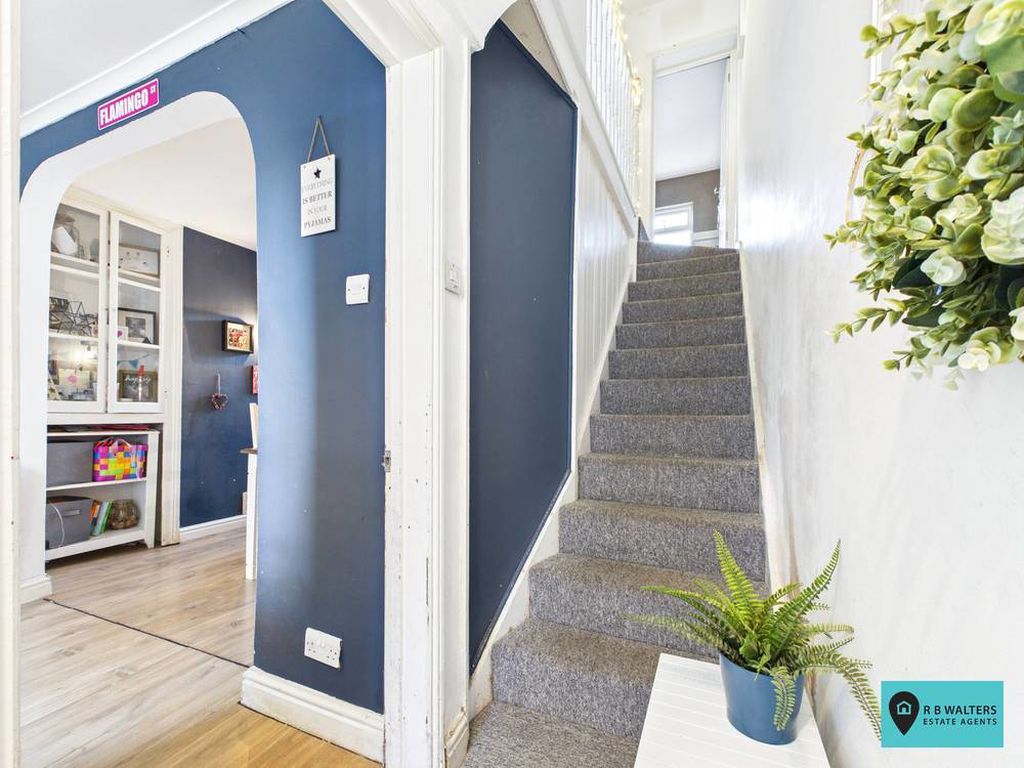 Property photo 2 of 17 Entrance