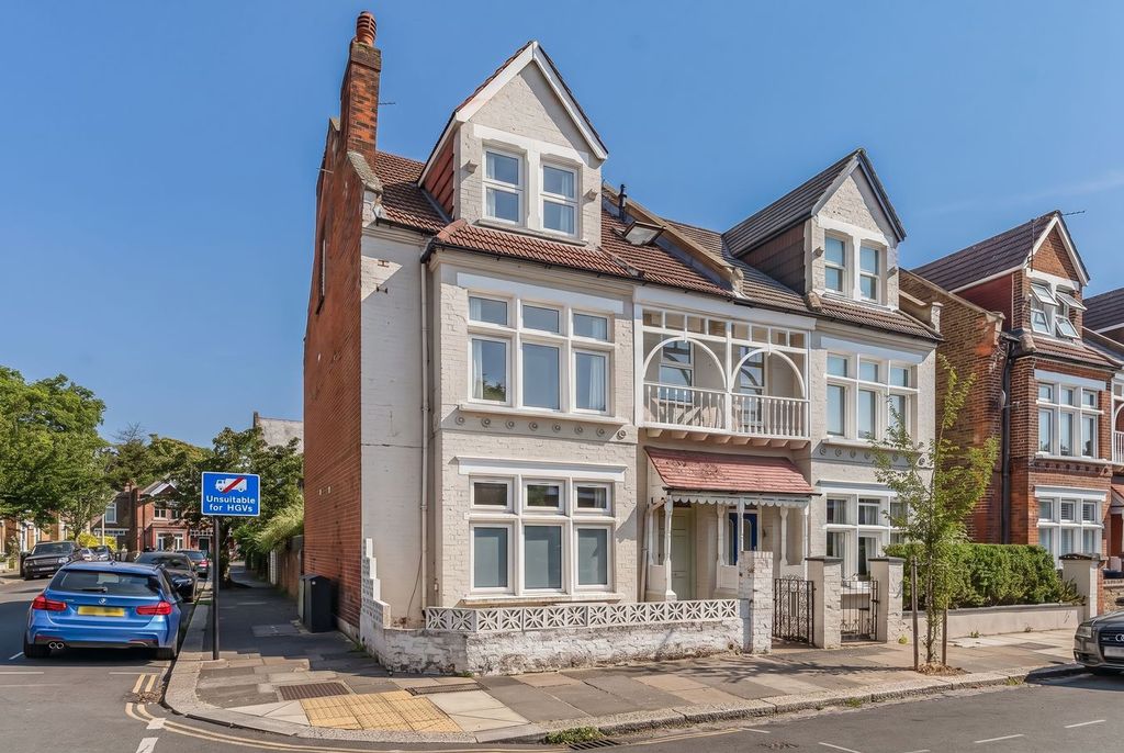 Property photo 1 of 11