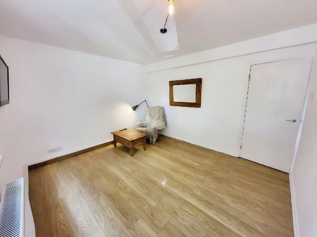 Property photo 3 of 12 Picture No. 01