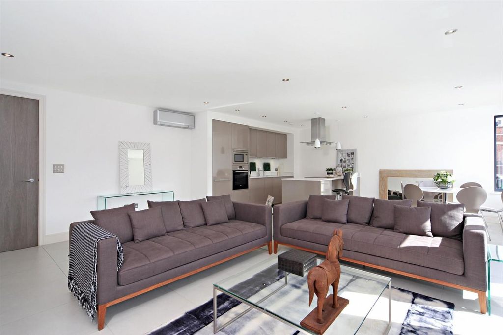 Property photo 2 of 8 Image