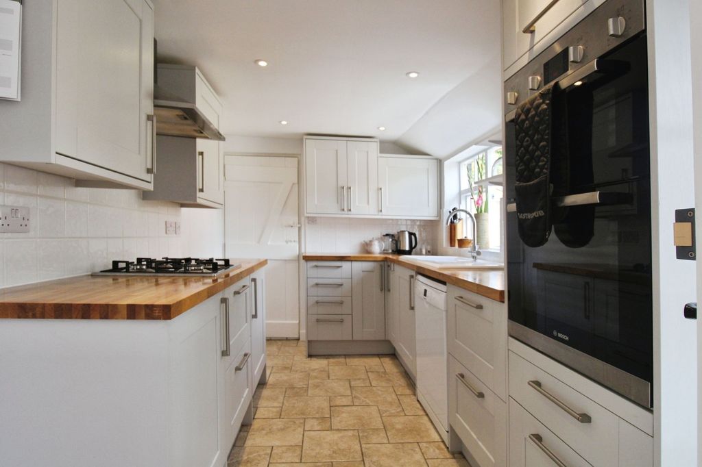 Property photo 2 of 22