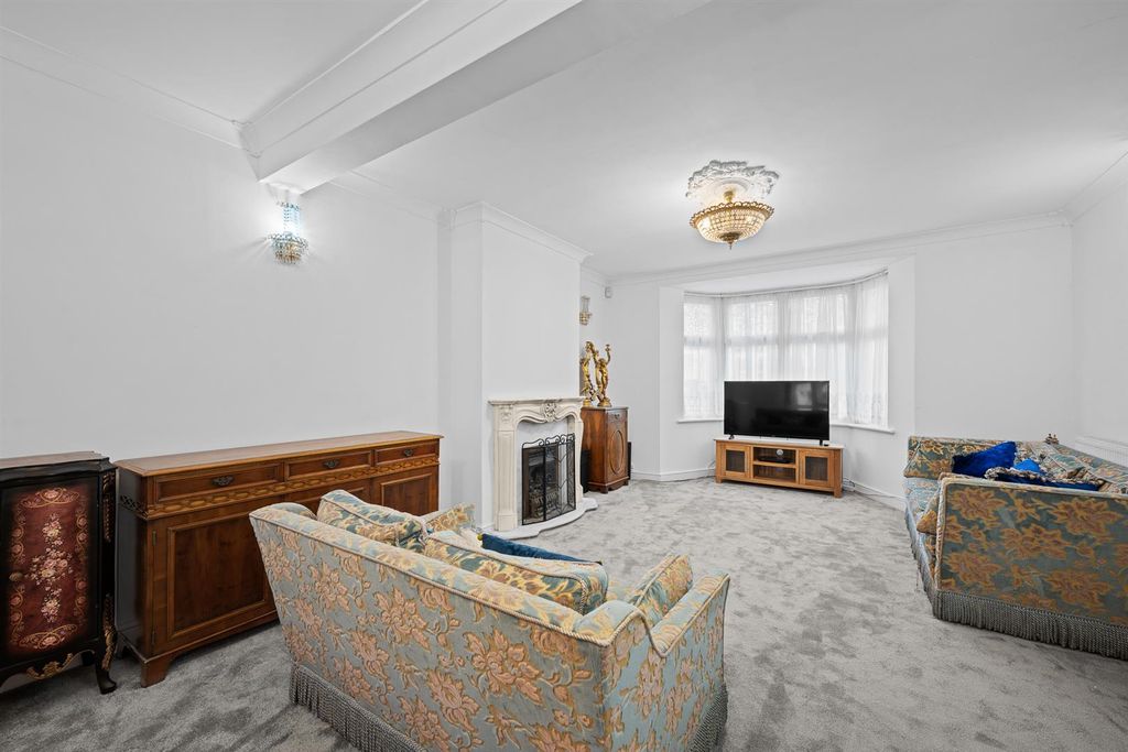 Property photo 2 of 14 Lounge