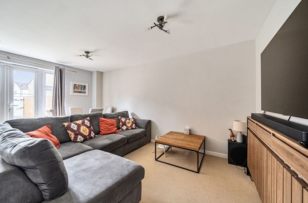 Property photo 2 of 19 1483722-12-6A424c...