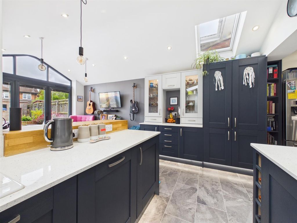 Property photo 3 of 16 Cam02435G0-Pr0219-Still014.Jpg