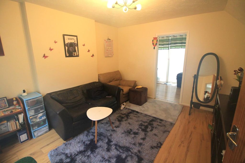 Property photo 2 of 9 Lounge.Jpg