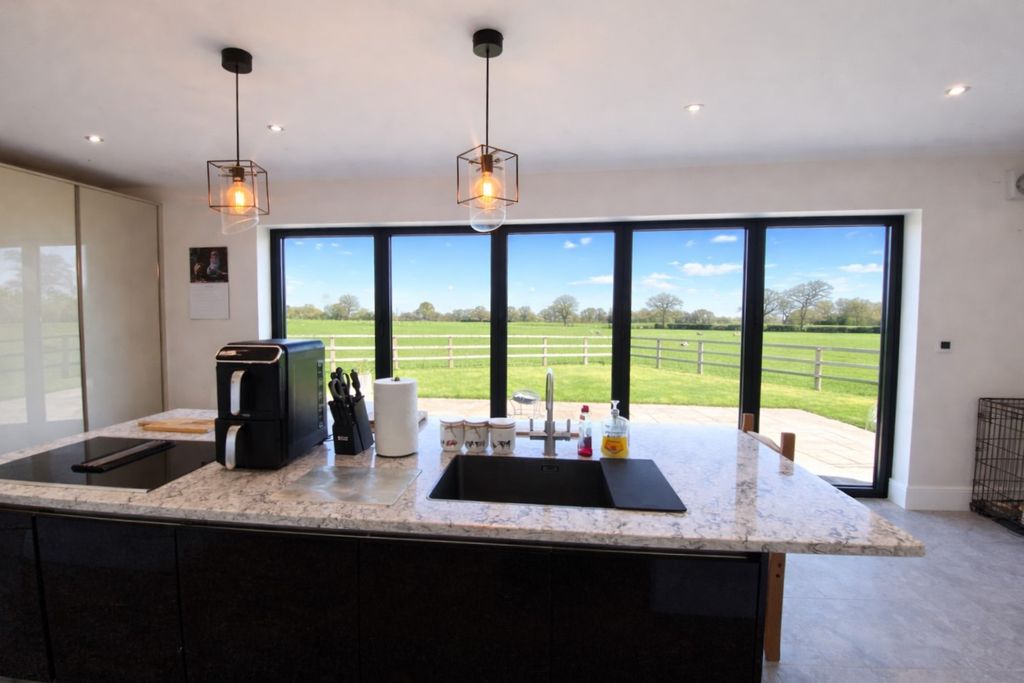 Property photo 3 of 28