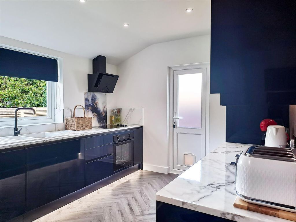 Property photo 2 of 20 Kitchen/Dining Room