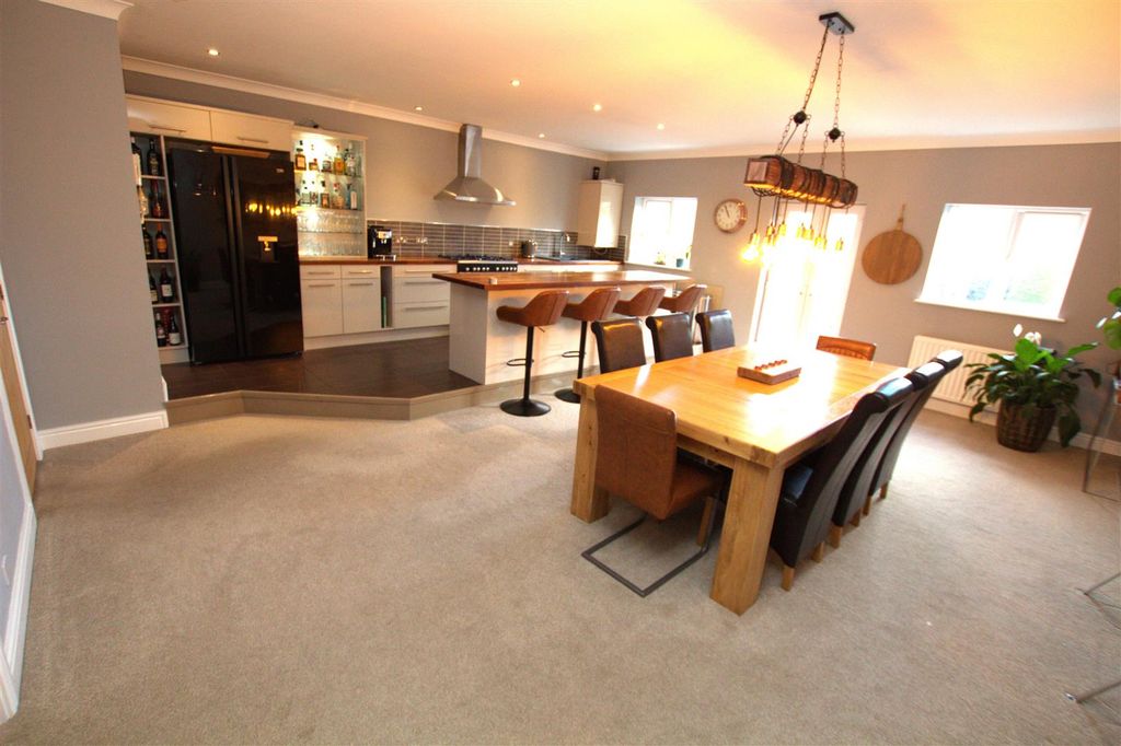 Property photo 1 of 21 Dining Room Kitchen.Jpg