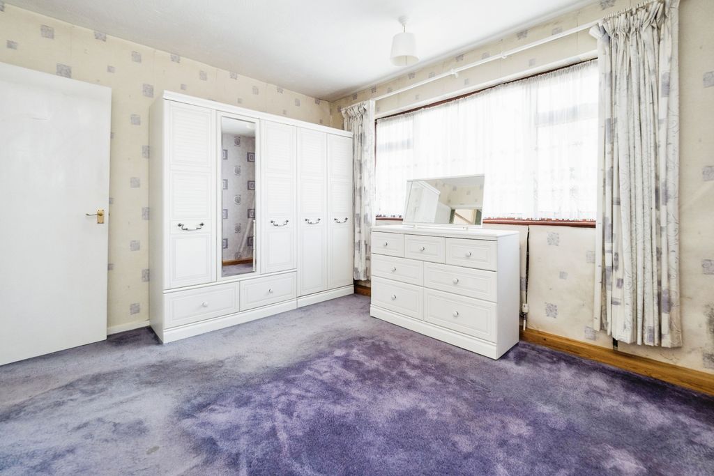 Property photo 3 of 17 Bedroom