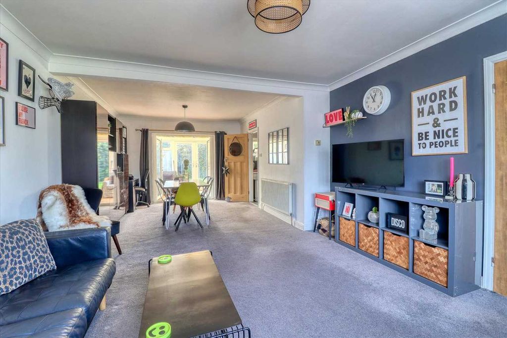 Property photo 3 of 19 Lounge/Diner