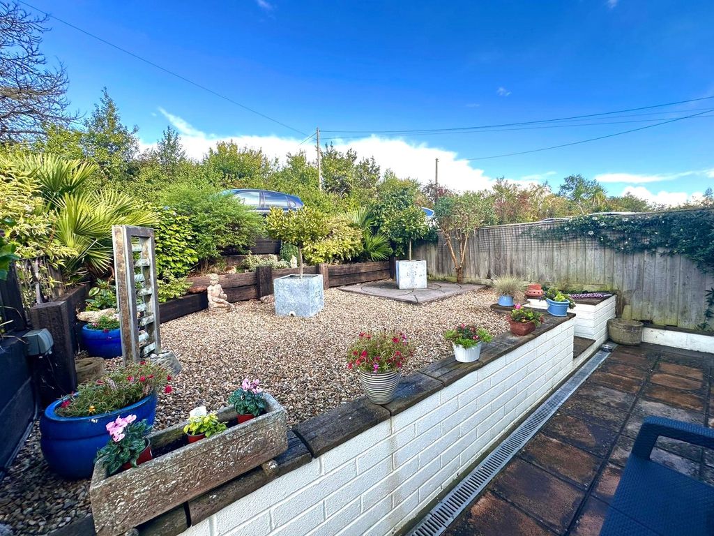 Property photo 2 of 28 Picture No. 18