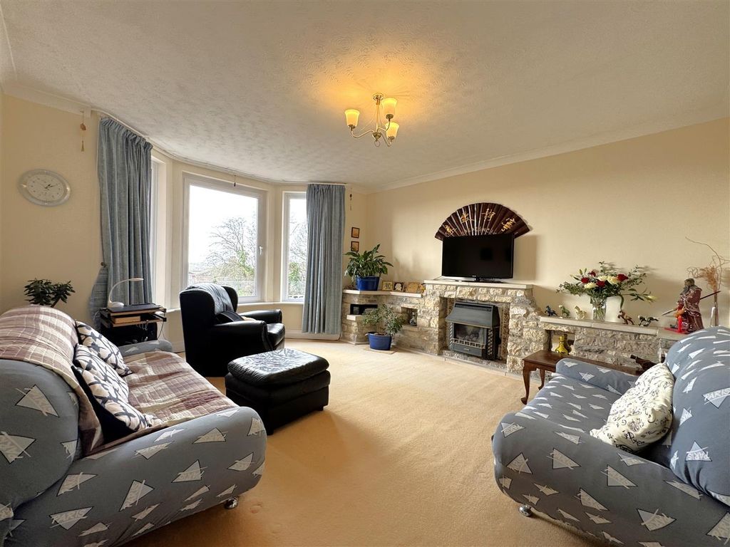 Property photo 3 of 31 4.Jpeg