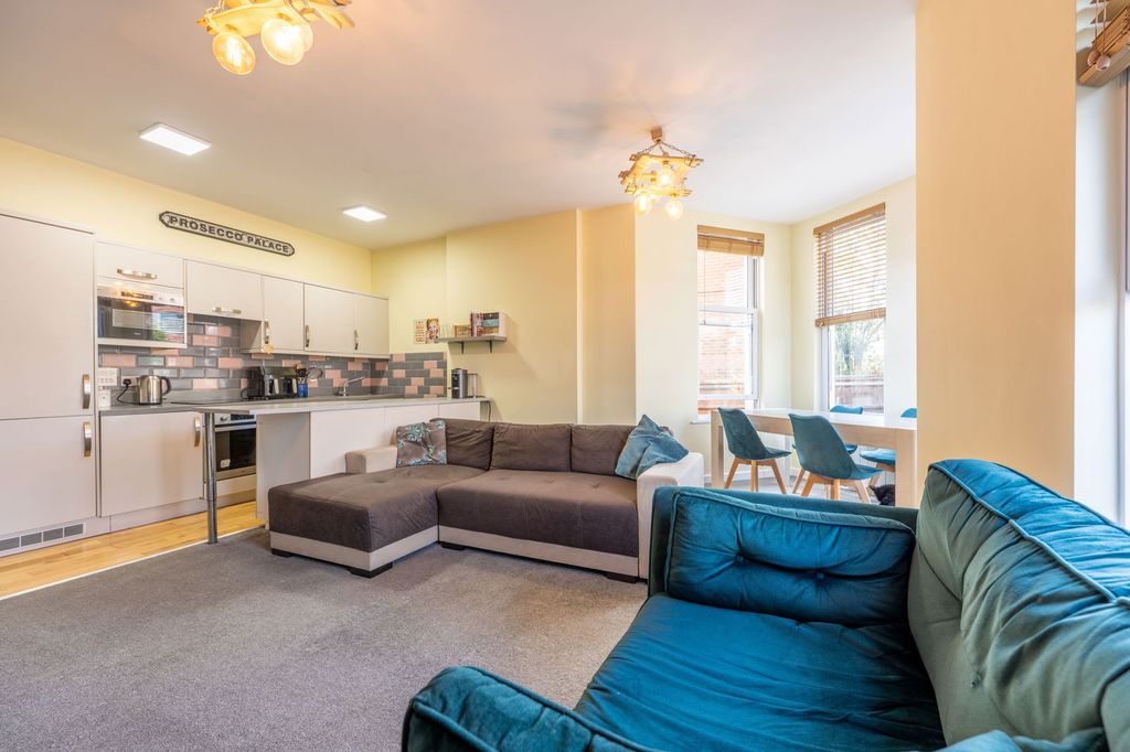 Property photo 2 of 18