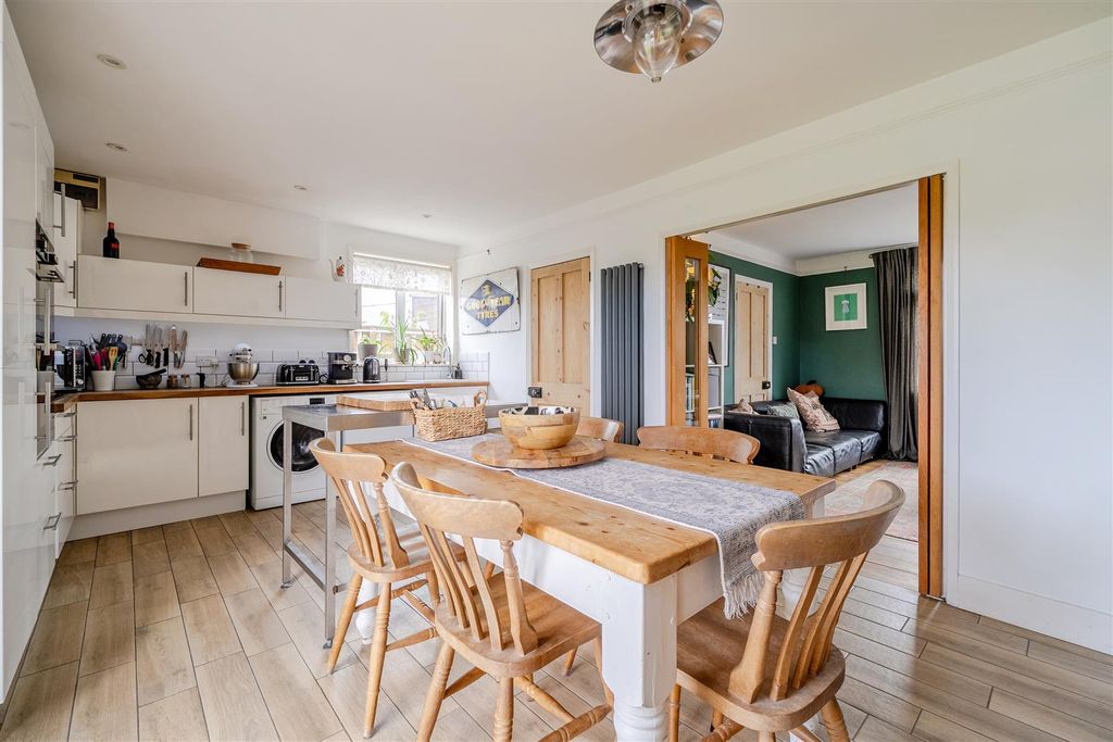 Property photo 3 of 19 1496453-9-6A857A3A6d6Fd.Jpg
