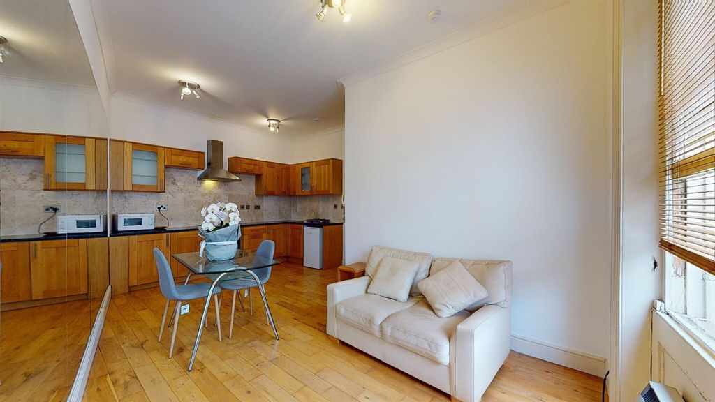 Property photo 3 of 14 65158cc0A35Bfc209F5Ceba4_704Bfe483E6A2353d0d0F55ee