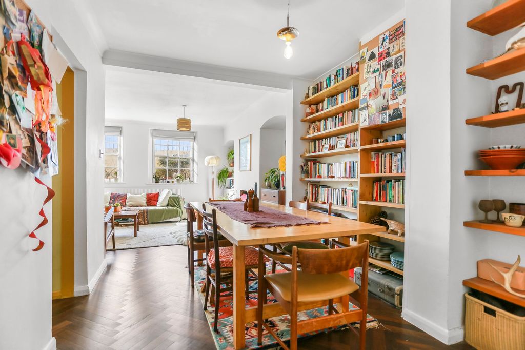 Property photo 3 of 18