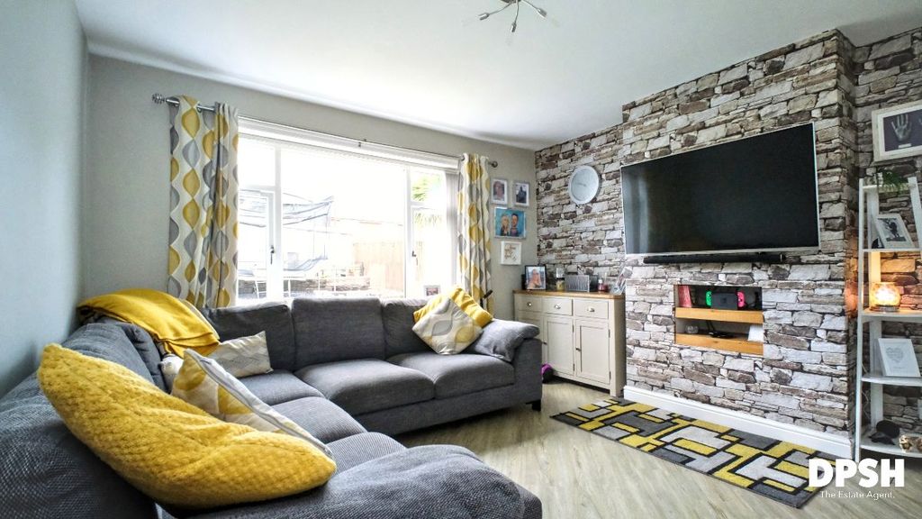 Property photo 2 of 21