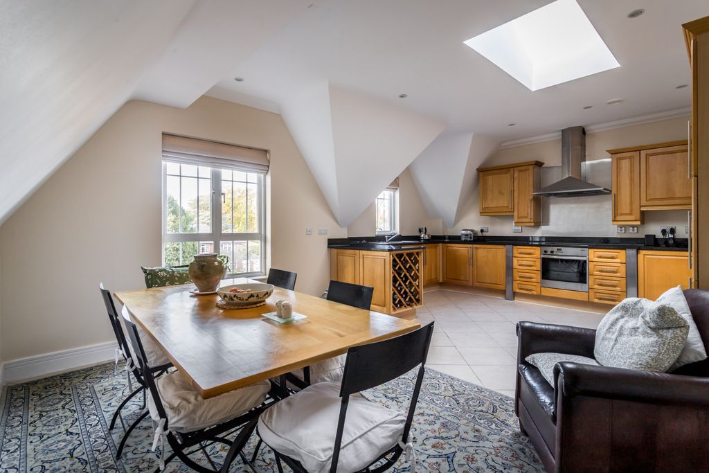 Property photo 3 of 31 House. Partnership