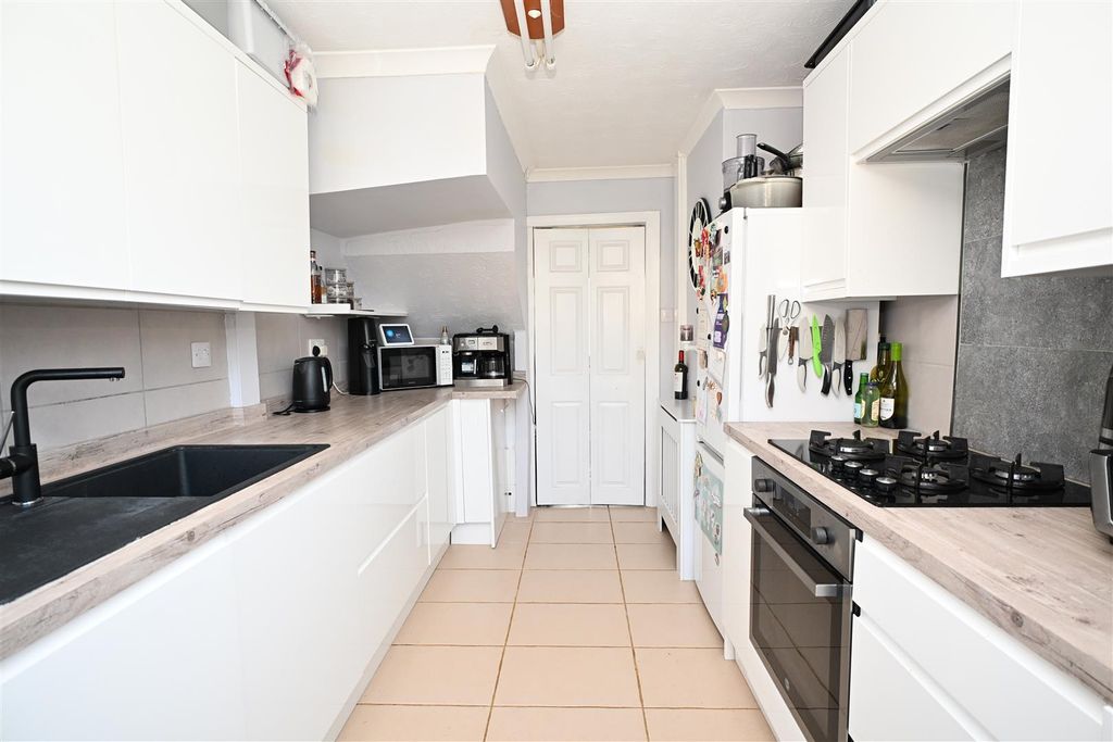 Property photo 3 of 14 Re-Fitted Kitchen