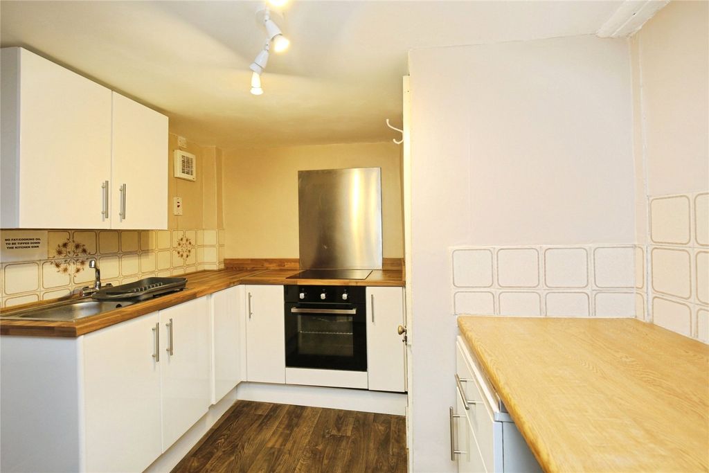 Property photo 3 of 20 Kitchen