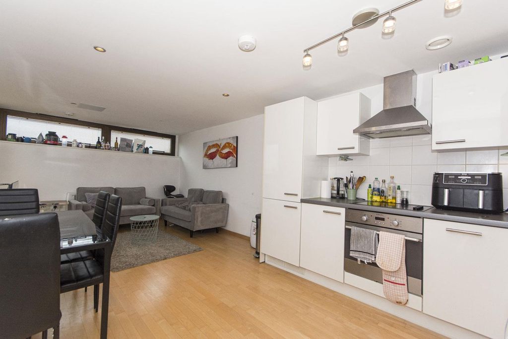 Property photo 2 of 12 Carter House 2024 (1).Jpg