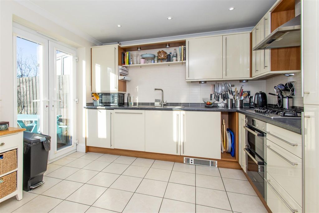 Property photo 3 of 21 Kitchen/Dining Room