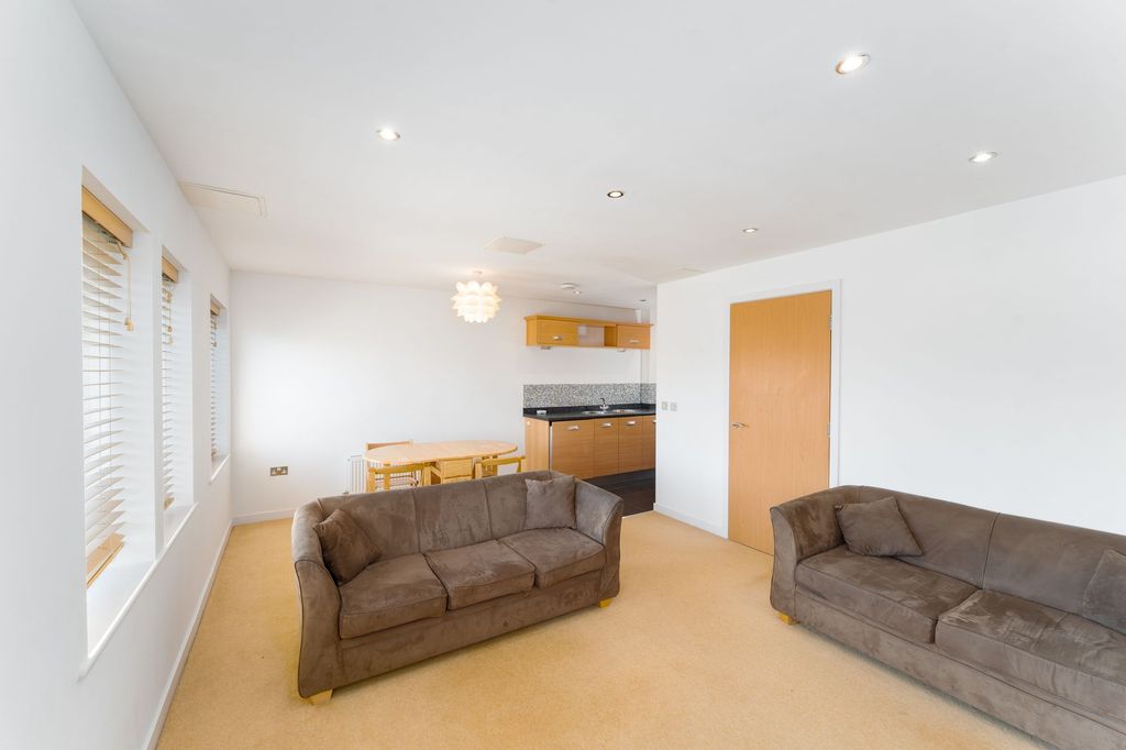Property photo 2 of 8