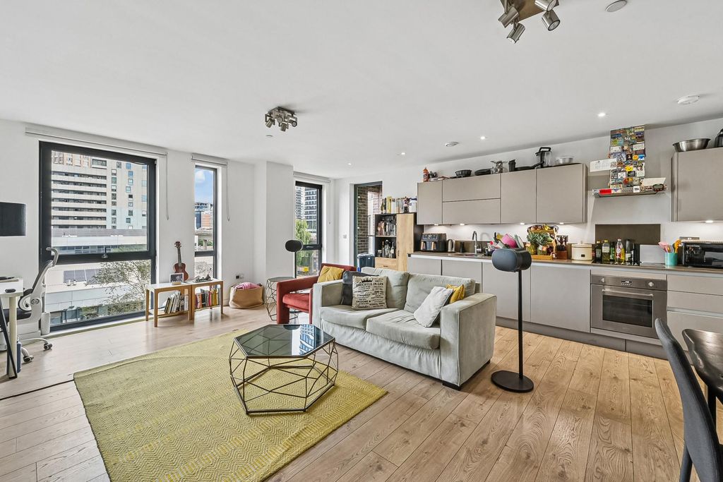 Property photo 1 of 11