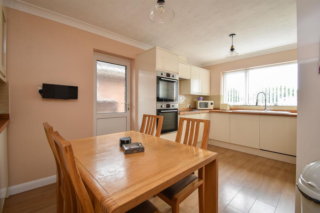 Property photo 2 of 18 Kitchen/Diner